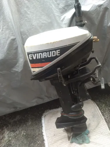 Motor de popa 15hp evinrude funciona perfeitamente