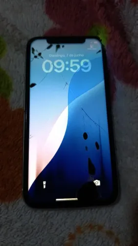 iPhone XR só precisa trocar a tela porém funciona normalmente