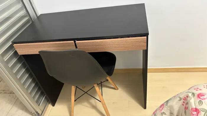 Vendo Escrivaninha + Cadeira