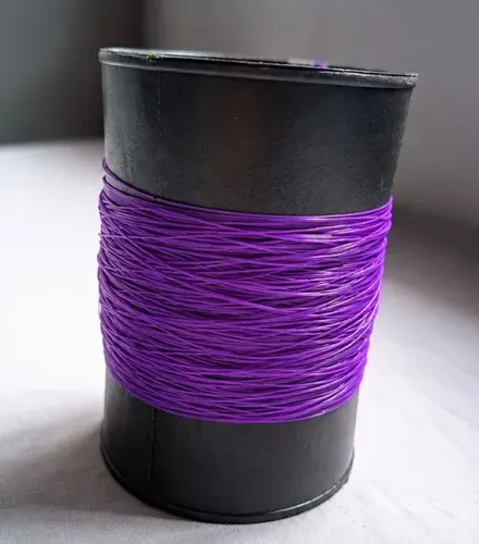 Lata de linha com náilon