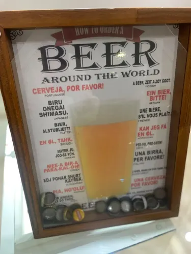 Quadro Beer Around The World - Porta Tampa de Garrafa