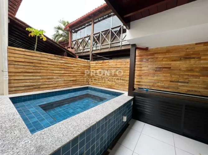 Casa de Condomínio com 5 quartos em Carneiros