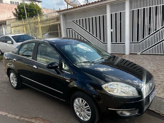 Fiat Linea Essence 1.8 Flex 16V 4P 2013
