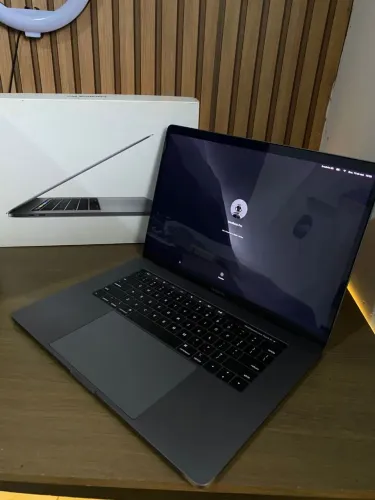 MacBook Pro i7