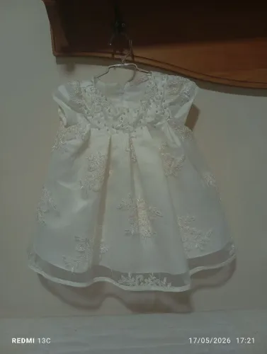 Vestido branco de bebê