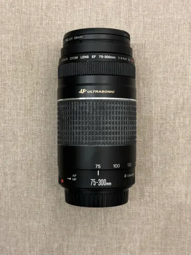 Canon EF 75-300mm f/4-5.6 III Usada