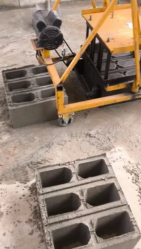 Máquina de blocos poedeira