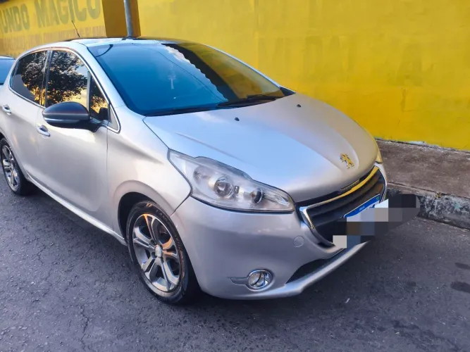 Peugeot 208 Griffe 1.6 Flex 16V 5P Aut. 2014
