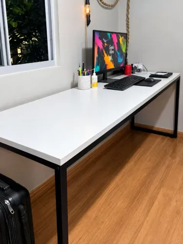 Mesa de Escritório Branca 180x60 cm - Estrutura em Aço