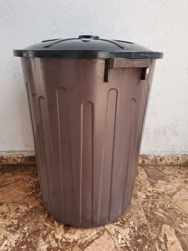 Balde grande de lixo