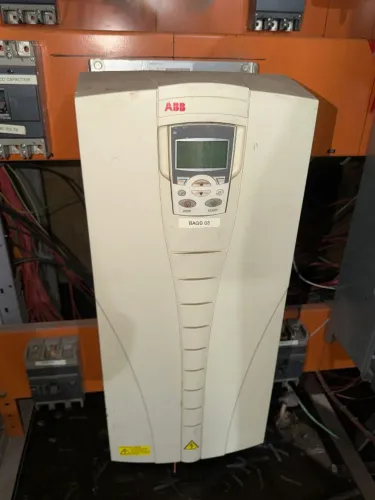 Inversor de frequência ABB ACQ580-01-145A-4, leia bem o anúncio, o valor e por unidade.