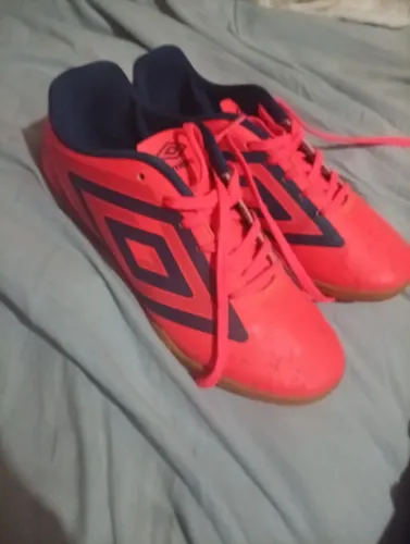 Chuteira futsal umbro