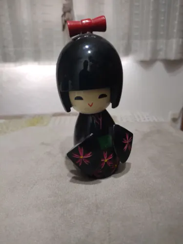 Trio de Bonecas japonesas kokeshi.em três tamanhos diferentes