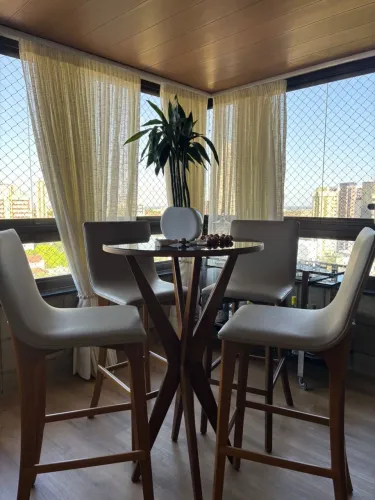 banqueta com 4 cadeiras