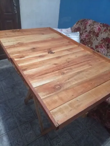 Mesa camelô, abre e fecha de madeira
