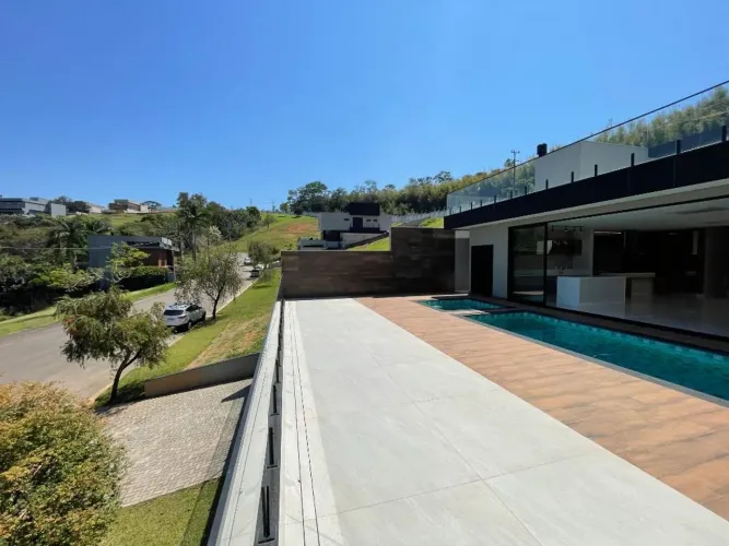 CASA à VENDA , 4 SUÍTES, PISCINA, VARANDA GOURMET no CONDOMÍNIO CLUBE VALE DAS ÁGUAS em BR