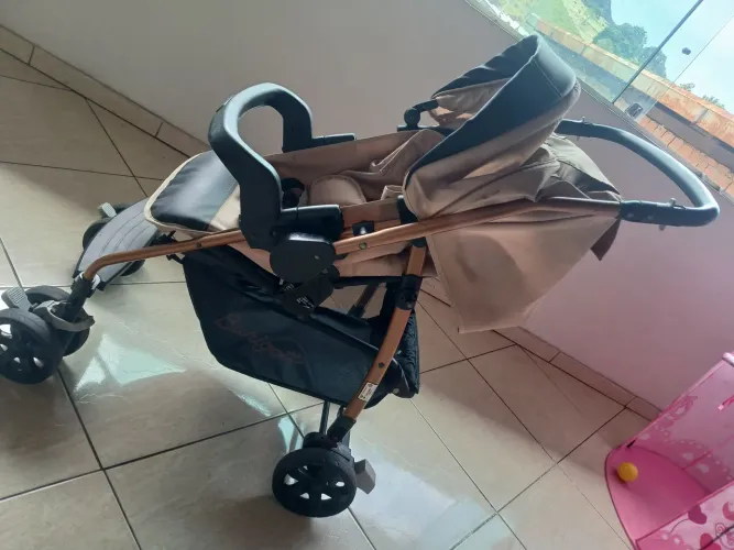 Carrinho burigotto em ótimo estado // 500,00 reias