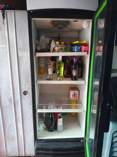 Vende-se um expositor de bebidas