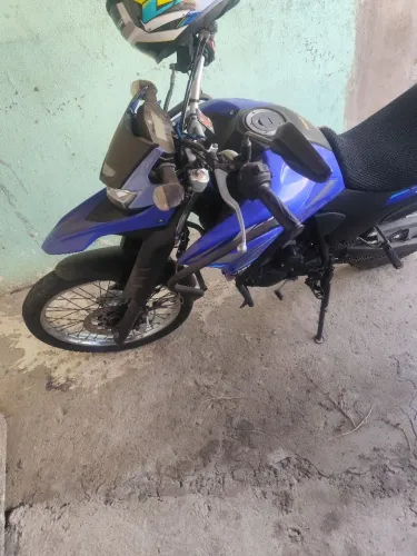  * whts Moto conservada . De pouco uso .  Está empoeirada de tanto ficar parada 