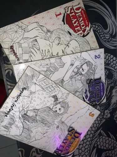 vendo 7 mangás e 2 livros 
