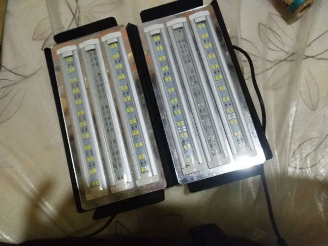LEDS COM LUZ BRANCA E UV (BRANCA E AZUL) PRAPRA AQUÁRIO