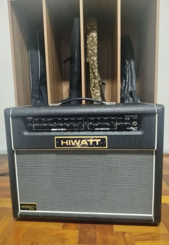 Amplificador de guitarra Hiwatt G100R pré valvulado 220V com transformador para 110V