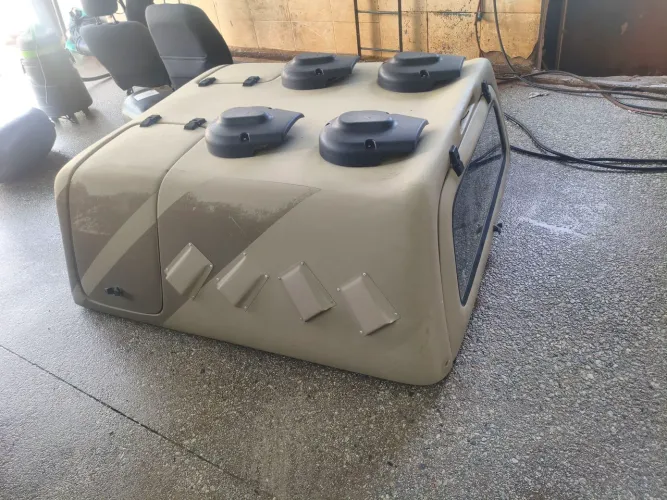 Capota S10 de fibra para viatura já usada mas em perfeito estado, sem amassados