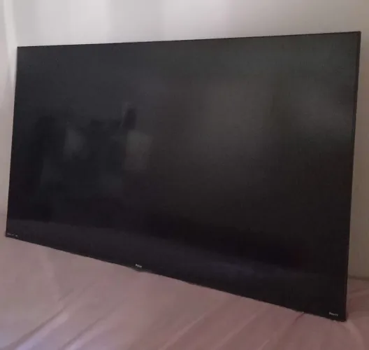 TV Philco 50 polegadas com defeito na tela. Venda para aproveitamento de peças.