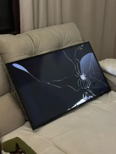 Tv Samsung Tizen 40 Polegadas, para retirada de peças. Display quebrado