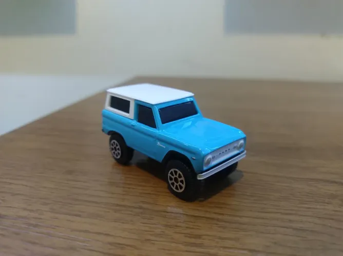Miniatura Maisto 1966 Ford Bronco Azul Branco Loose Novo 1:64
