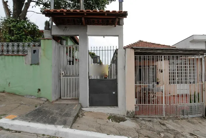 Casa comercial na Rua Armanda, 103 260 m²