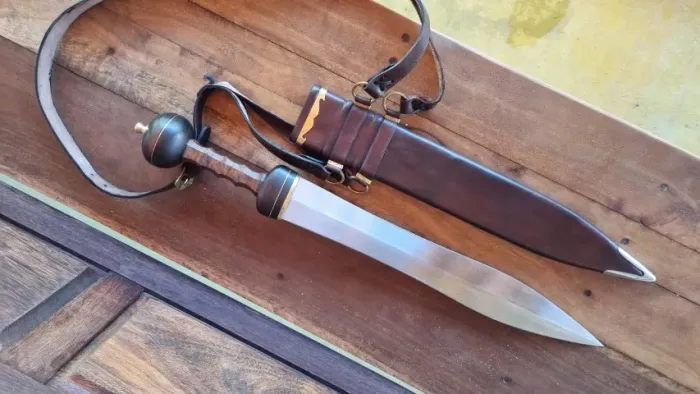 Espada Romana em aço carbono 5160