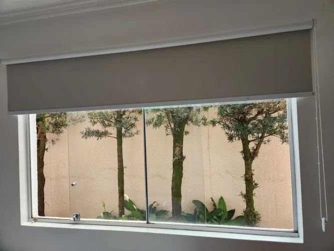 Cortinas persianas (5) 2,20x1,40 e (2) 0,70x1,30