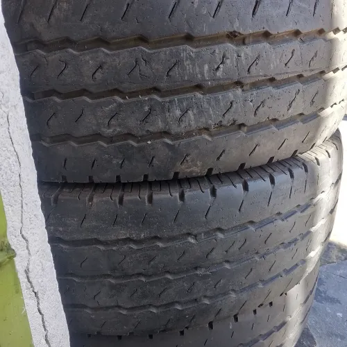 Pneu 225 75 16 carga