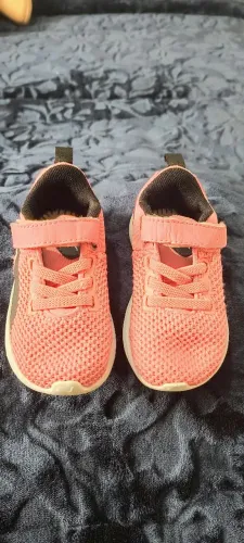 Tênis infantil feminino semi novo perfeito estado.