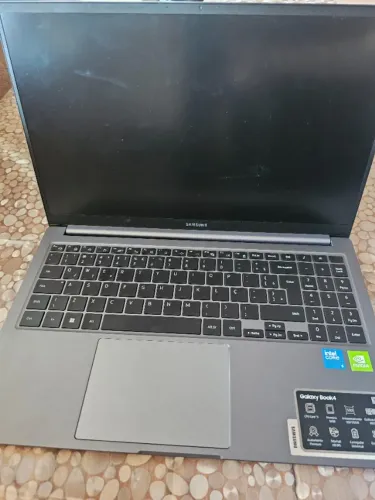 Notebook Samsung Galaxy Book4 Intel Core i5 + NVIDIA MX570 ? 16GB RAM / SSD 512GB