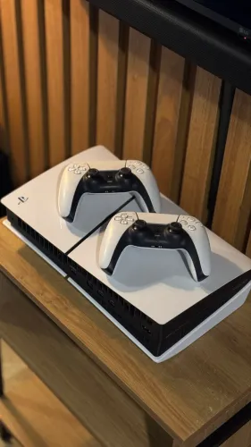 PlayStation 5 Mídia Física + 2 Controles