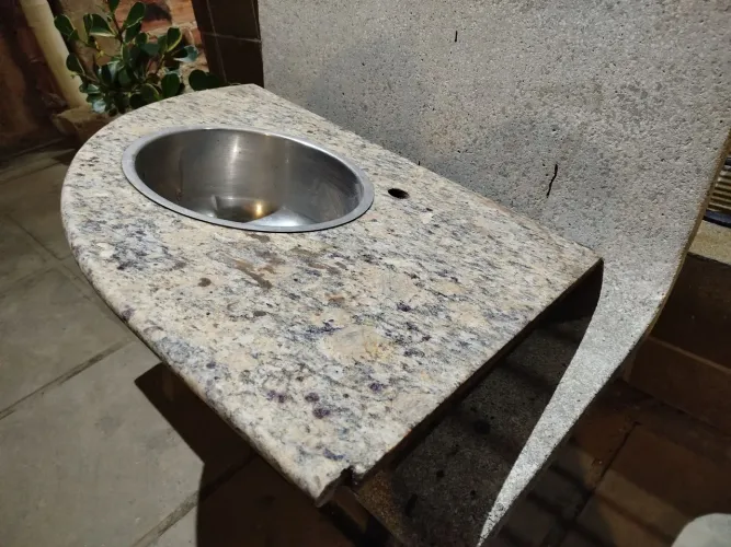 Cuba de inox redonda com mesa de mármore