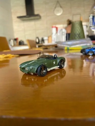 Hot Wheels Shelby Cobra 427 S/C Verde Militar (Capô Abre)