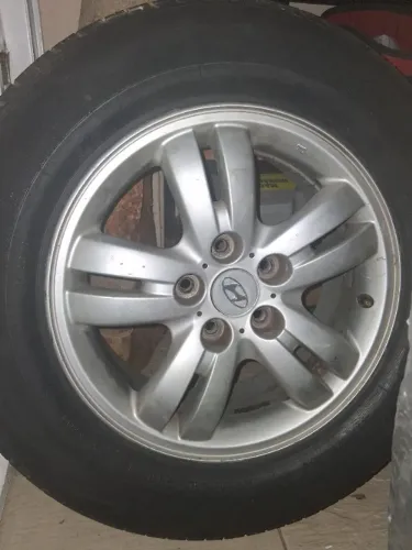 Roda original tucson, com pneu 235/60 aro 16, roda em excelente estado, pneu ótimo, 