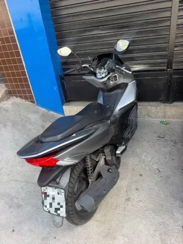 VENDO PCX ZERA, SÓ PEGAR E ANDAR, aceito propostas ?