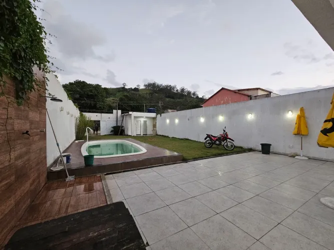 Salão de festas, Frente de pista em Guaratiba 