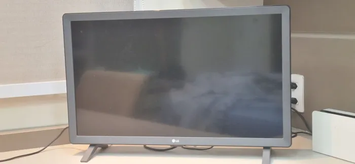 PREÇO NEGOCIÁVEL - LG SMART TV MONITOR 24" - EXCELENTE ESTADO