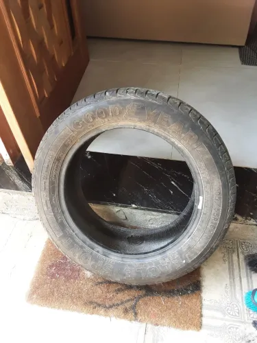 Pneu Goodyear 205/55 R16 Vulcanizado - Bom para Uso