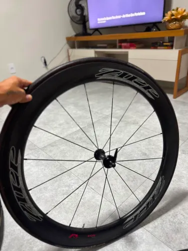 Par de rodas de carbono da zipp + mala de transporte