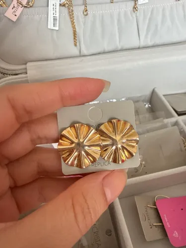 Brinco martelado banhado a ouro 18k