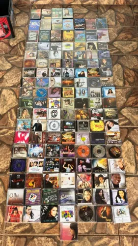 Variedades de CD?s e DVD?s Evangélicos Alguns estão lacrados (novos)