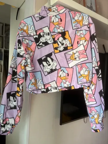 Jaqueta cropped Minnye na cor lilás
