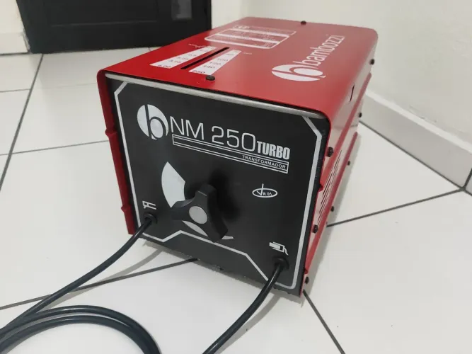 Máquina de solda NM 250 Turbo Bambozzi
