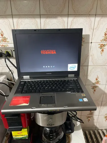 notebook Toshiba Tecra A8 ( carcaça , tela e teclado bons )